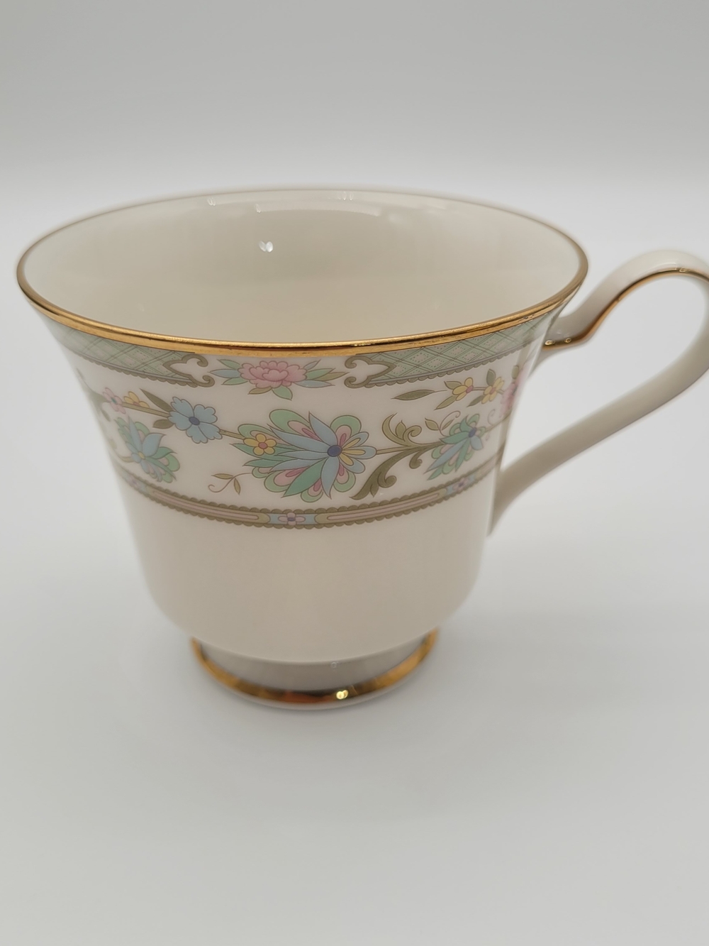 Noritake 7194 Cream Porcelain Mug with Pastel Floral Band and Gold Trim